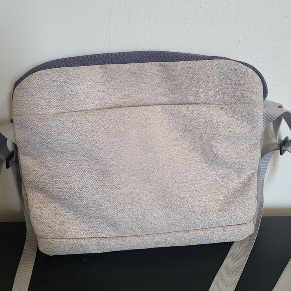 Bellroy City Pouch Plus Gray Crossbody Bag - Picture 2 of 12